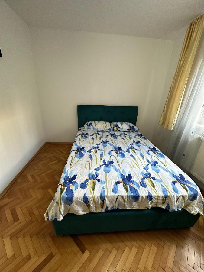 Appartement Apartament Untold à Turda Extérieur photo