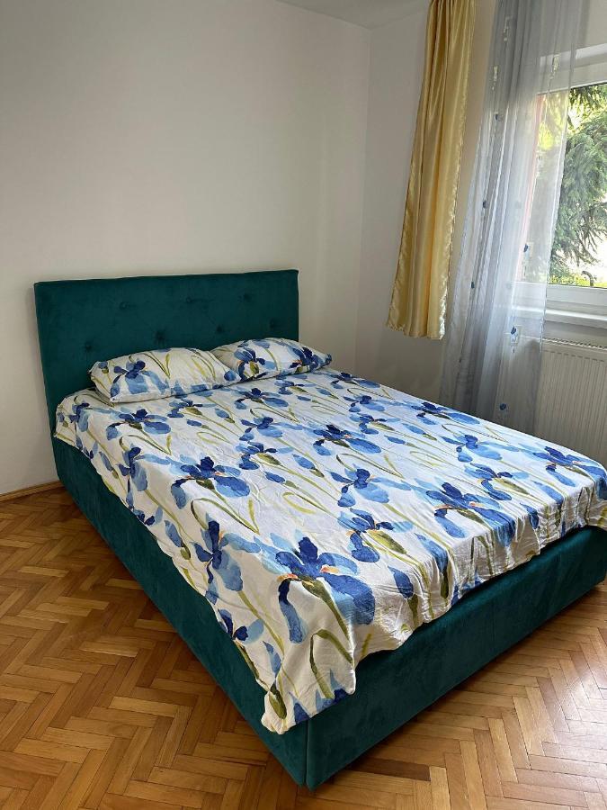 Appartement Apartament Untold à Turda Extérieur photo